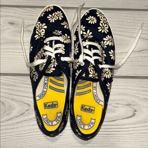 Daisy Keds Sneakers Size 7.5